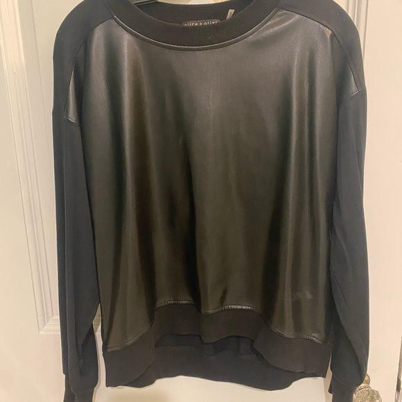 Alice + Olivia Sweatshirt-NEW W/Out TAG
• Black - Picture 2 of 4